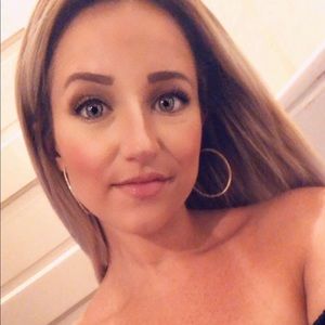 Meet your Posher, Macie